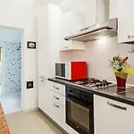 Guesthost - Palazzo Dei Diamanti Apartment