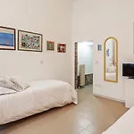 Guesthost - Palazzo Dei Diamanti דירה