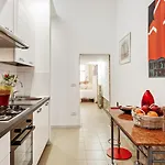 Guesthost - Palazzo Dei Diamanti Apartment *