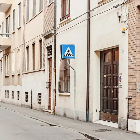 Guesthost - Palazzo Dei Diamanti