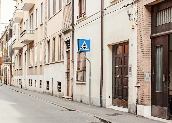 Guesthost - Palazzo Dei Diamanti